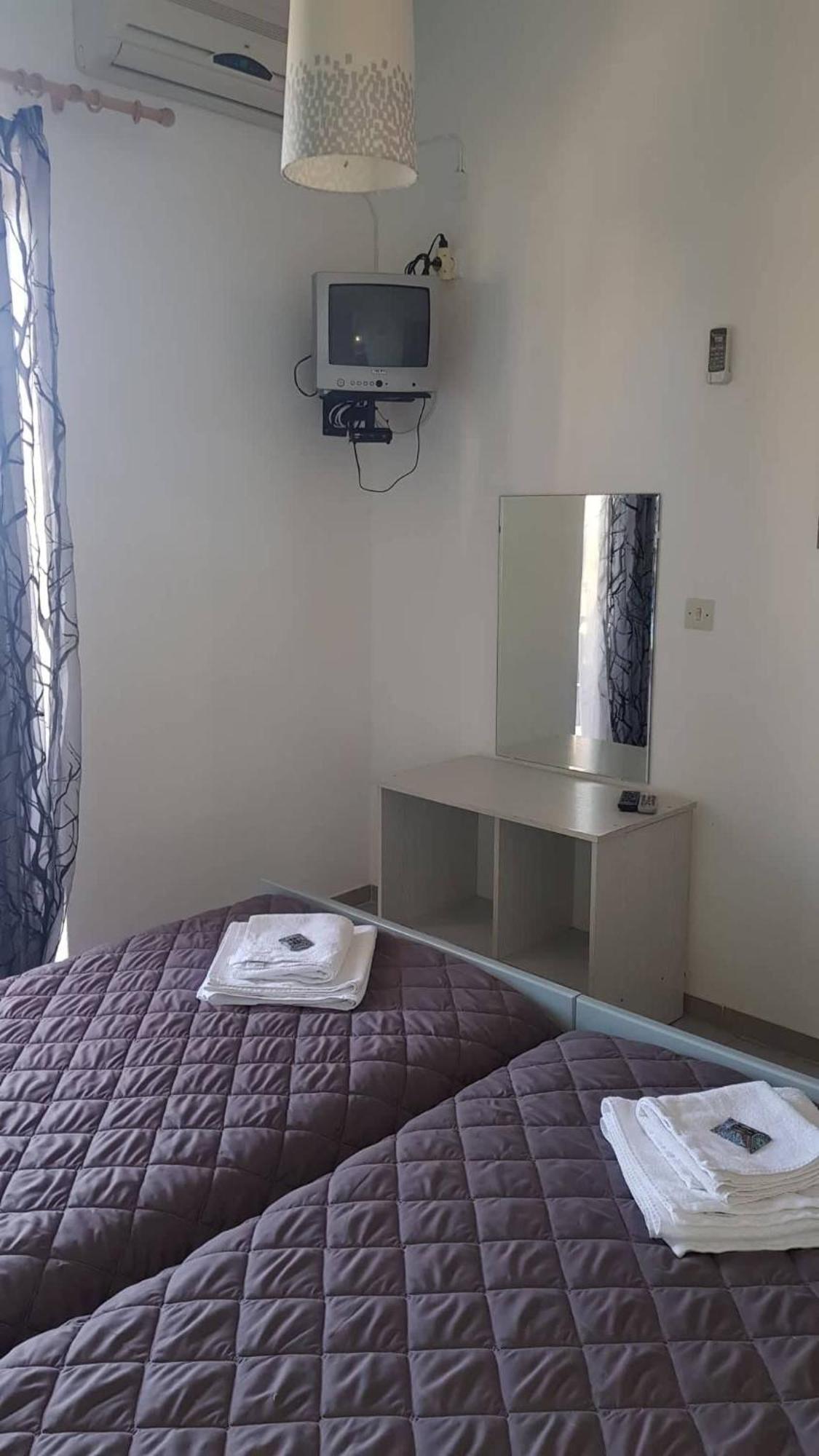 Athina Apartments Толон Экстерьер фото