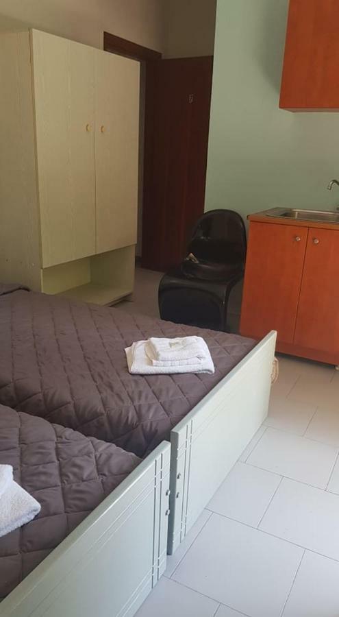 Athina Apartments Толон Экстерьер фото